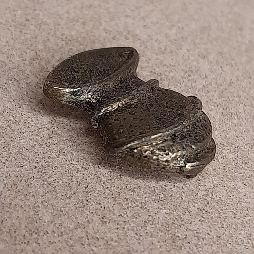Vintage Spittoon metal lapel tac pin Gold/Brass-Tone Western jug vase jar pot